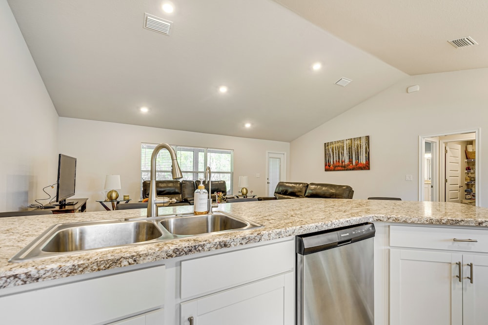 Screened Lanai: Relaxing Retreat in Ocala!