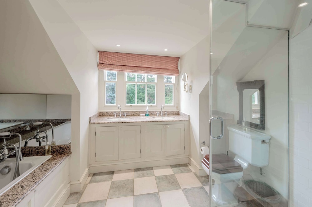 Beautiful Family Home w/ Garden & Pool - Wimbledon