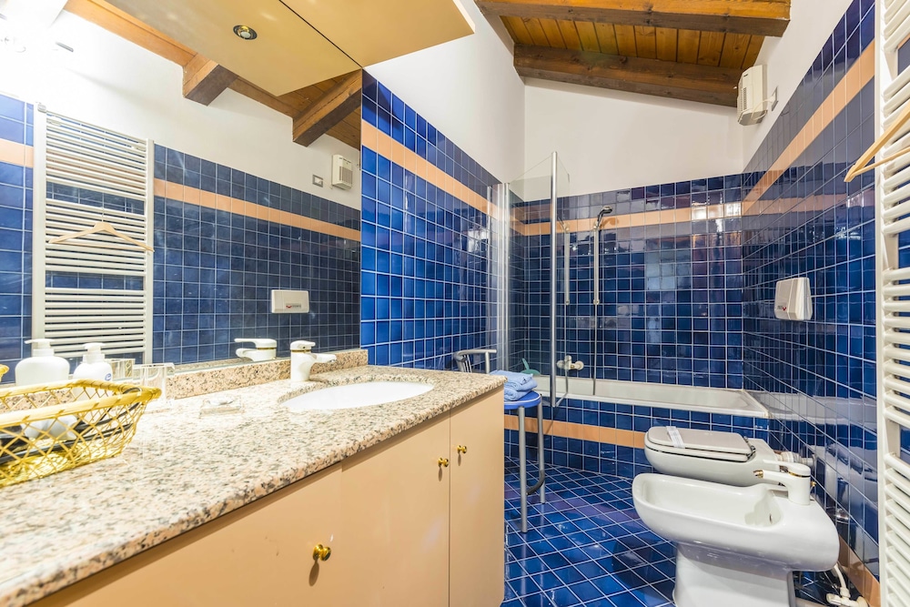 Wonderful, Quiet and Bright Apartment. In the Center Historian photo 5