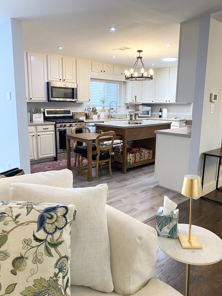 Uptown French Haven 3 Bedroom Residence