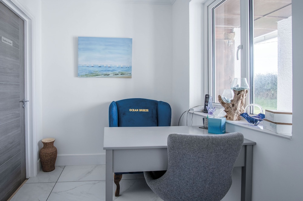 Oasis - 2 Bed Apartment - Ocean Breeze