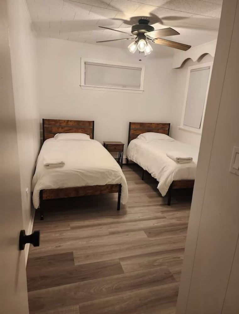 Budget-friendly Home Sleeps 16 Wifi Close to Minyan