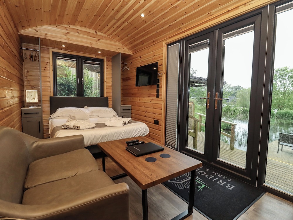 The Shepherds Hut at Bridge Lake Farm & Fishery