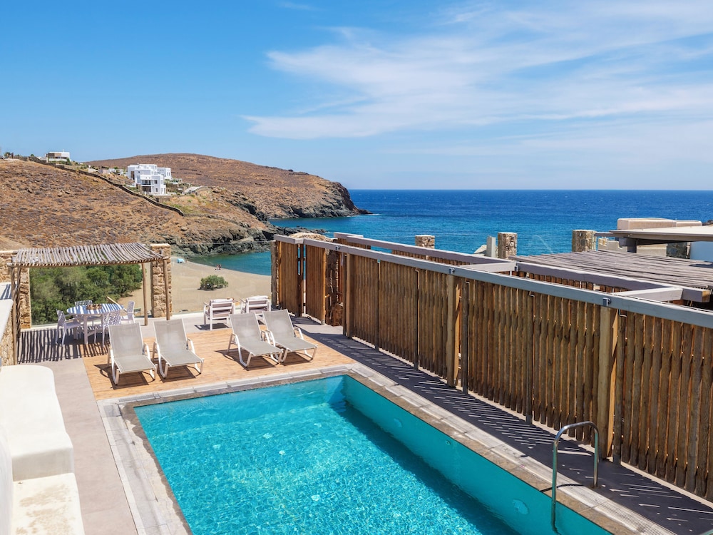 Mykonist Merchia Beach Villas & Suites