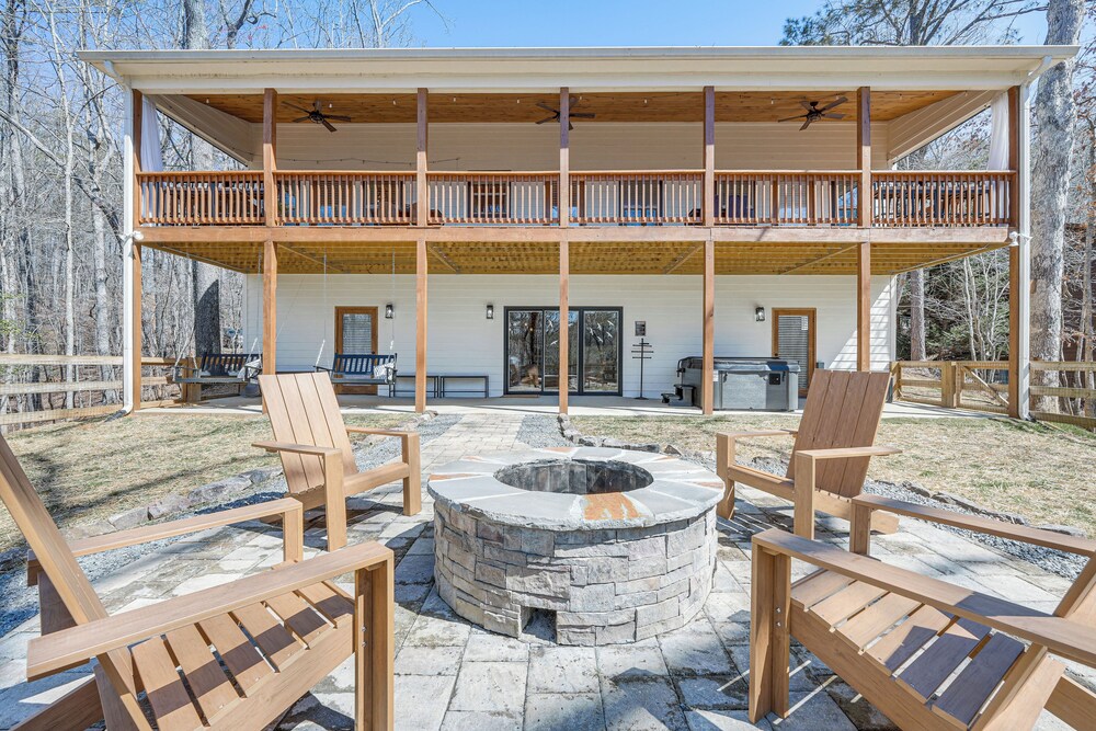 Ellijay Home 4 Mi to Dtwn: Hot Tub & Resort Perks!
