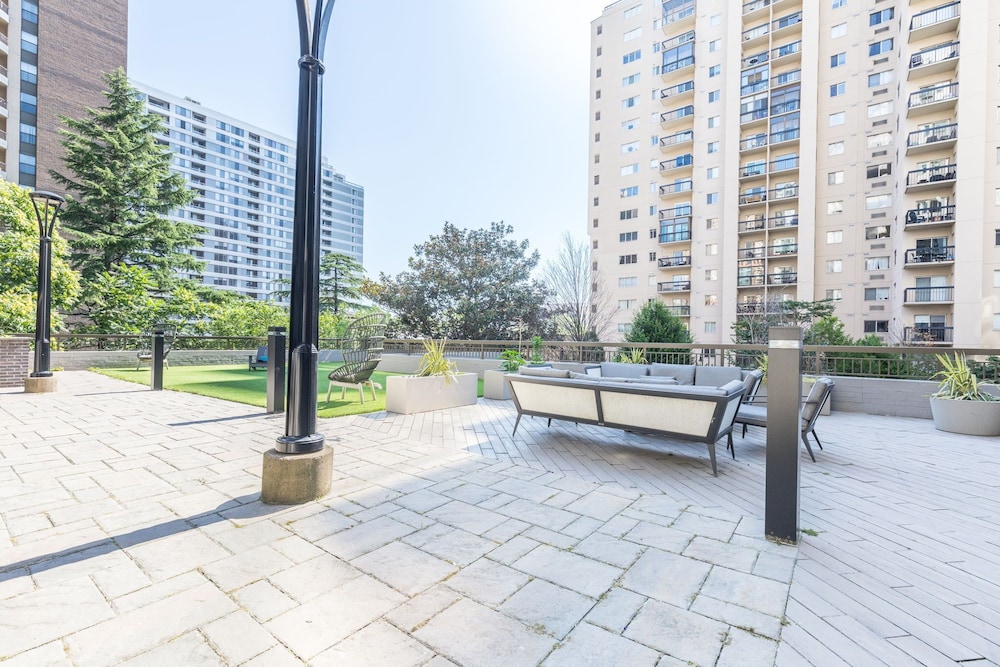 Elegant 2BR Apartment Minutes From DC