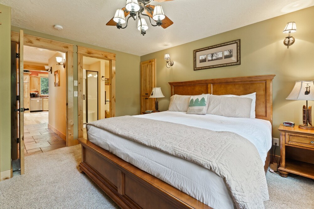 4 Red Fir 6 Bedroom Home