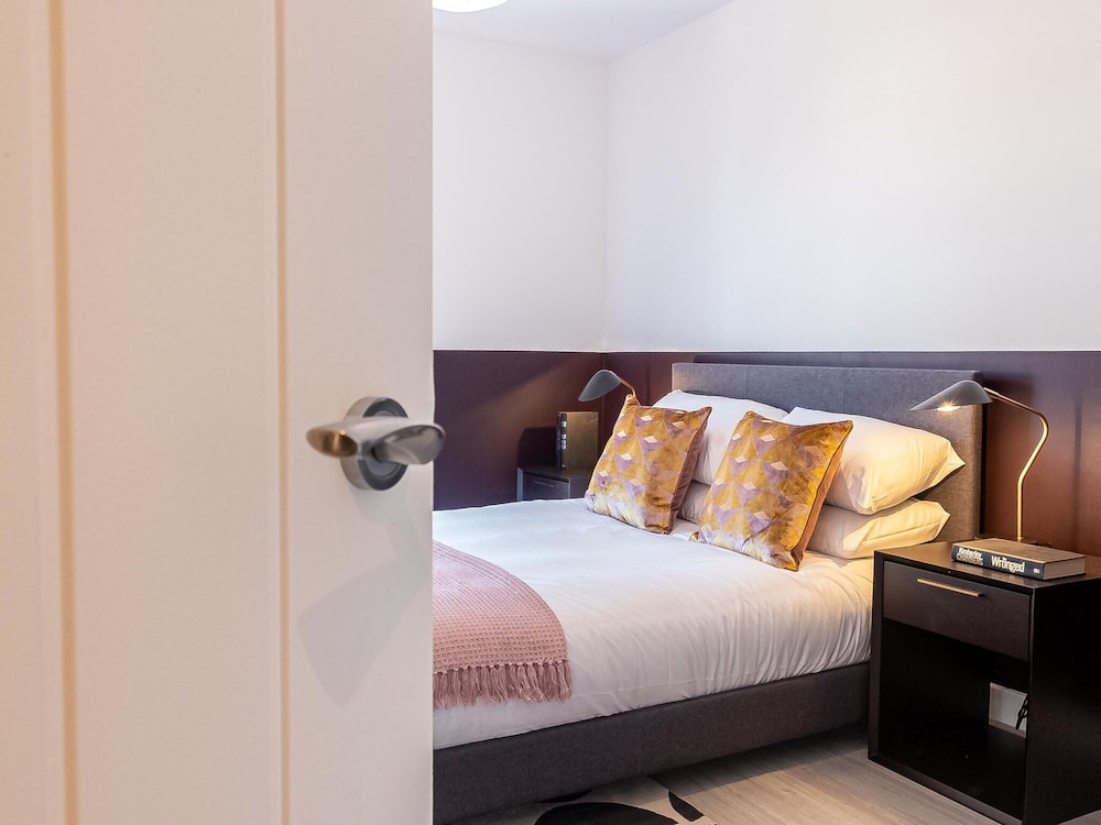 Victoria Square Two-bed Accommodation by Belvilla view 2