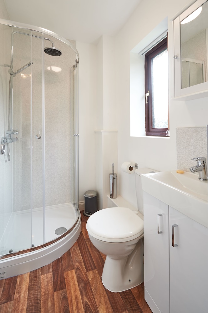 Northleigh House, Furzton, 6 Bedroom/5 Bathroom House