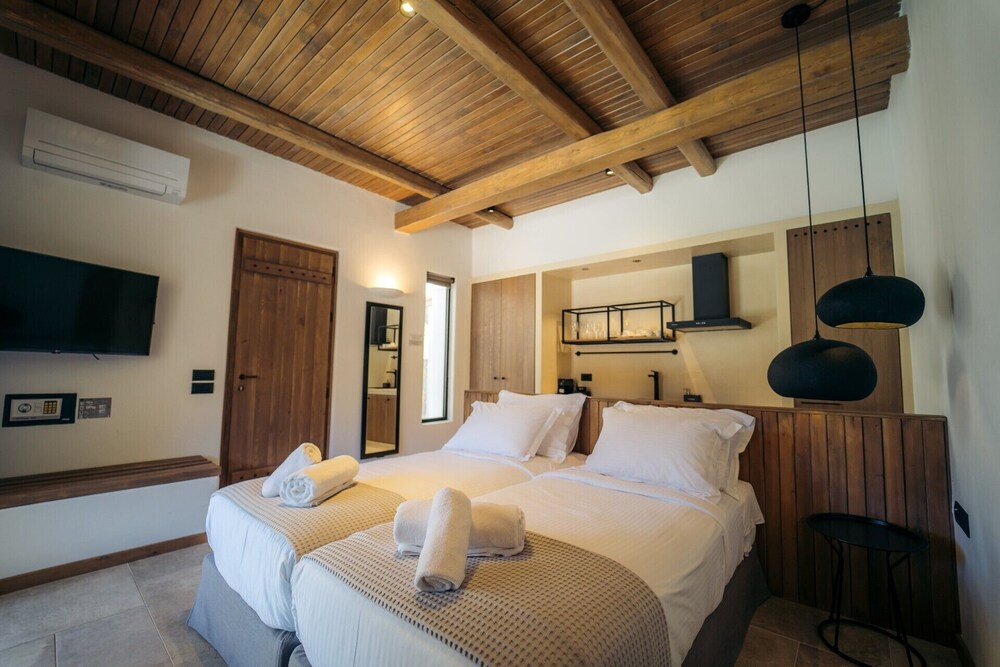 Ios Vacations - Hide Out Villas - Property Image 3