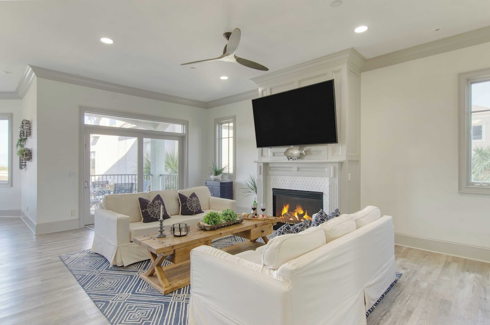 Sleeps 38 2 Homes, Steps to the Beach, Private Pool + Hottub, Game Room, Views