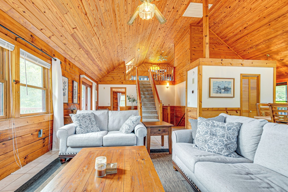 Hyco Lake Escape w/ Deck & Dock: Families Welcome!