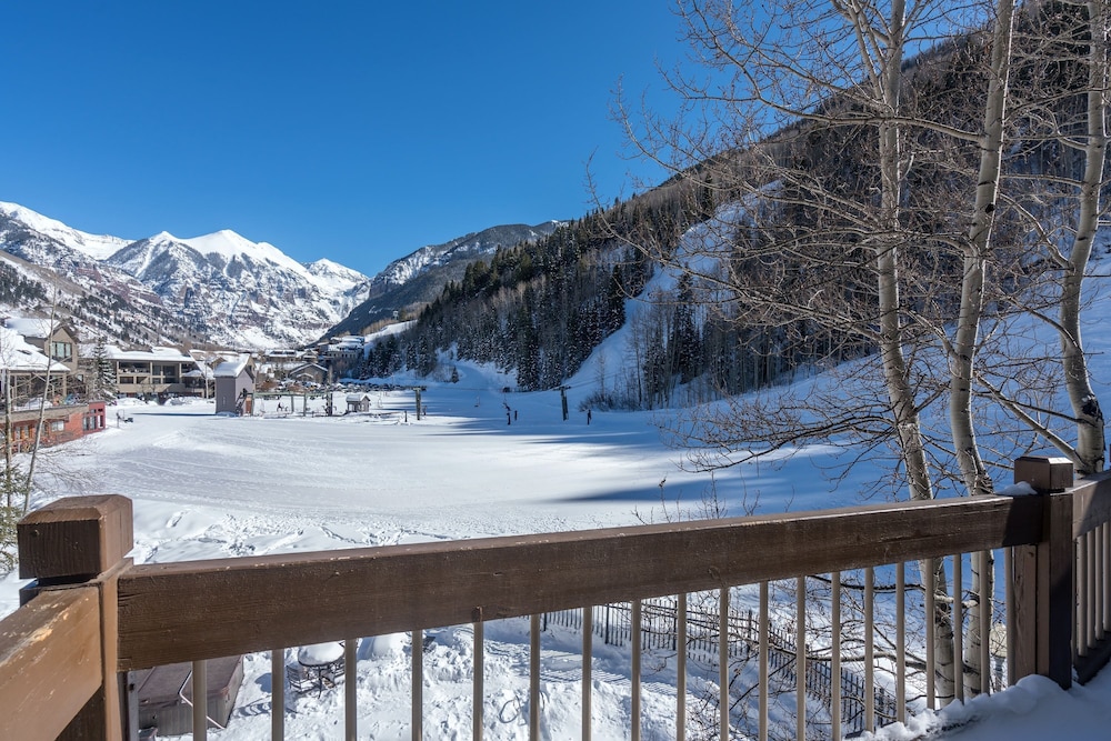 Etta Place Too 113 by Avantstay Close to Town The Slopes In Complex w Communal Pool Hot Tub