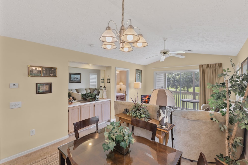 River Oaks 2i 2 Bedroom Condo
