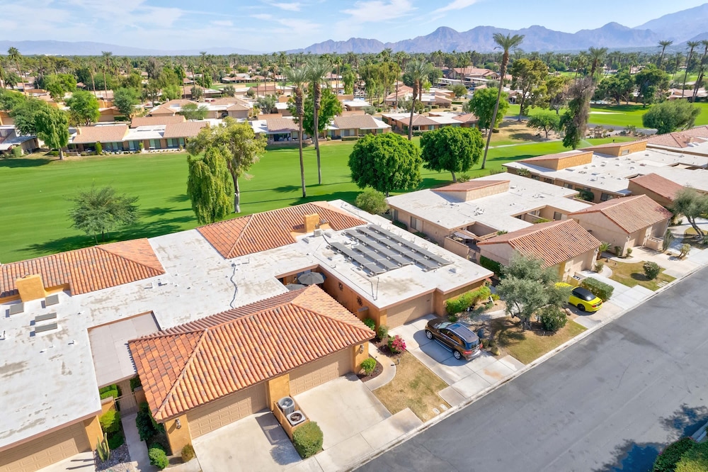 Designer Seville Condo w Golf Mountain Views