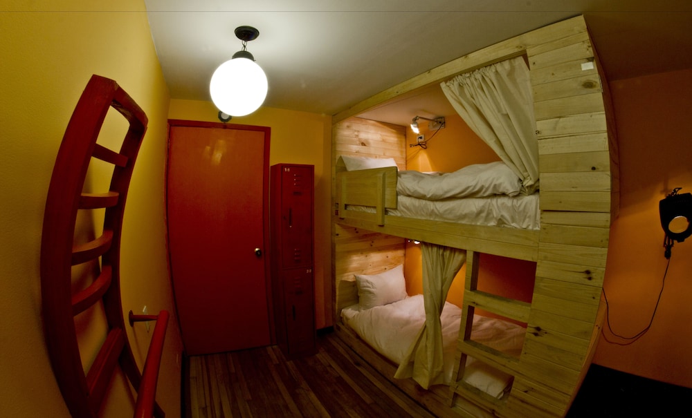 1212 Hostels