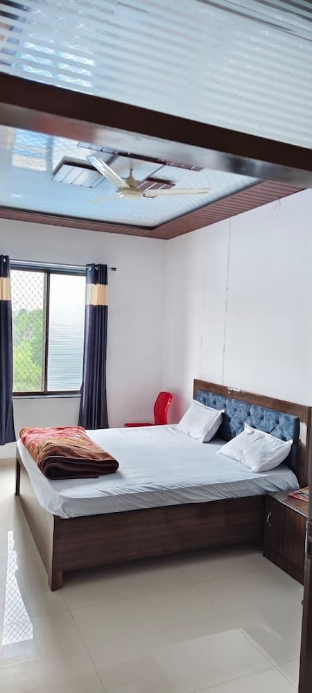 Kanak Hotel & Restaurant