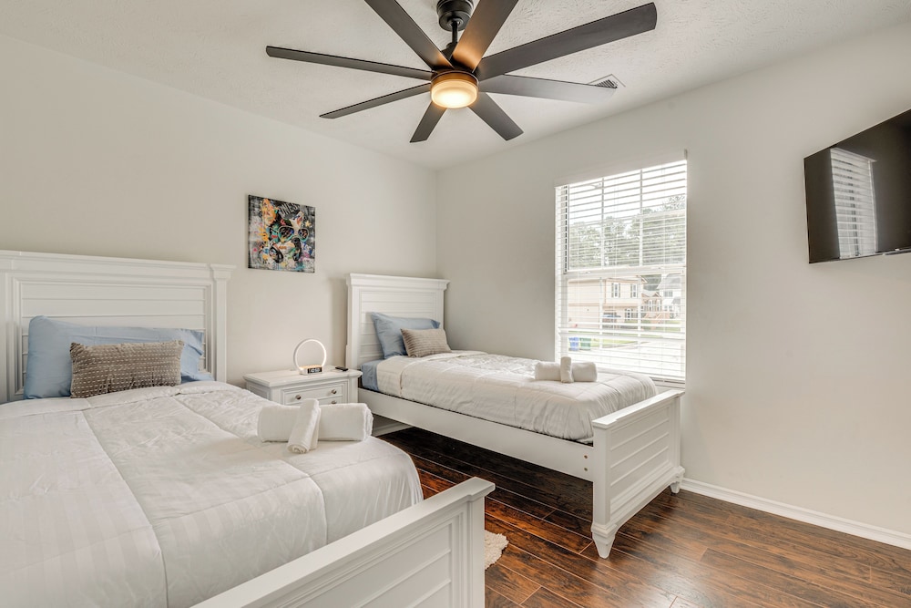 7 Mi to Dtwn Atl: Upscale Family Home w/ Balcony