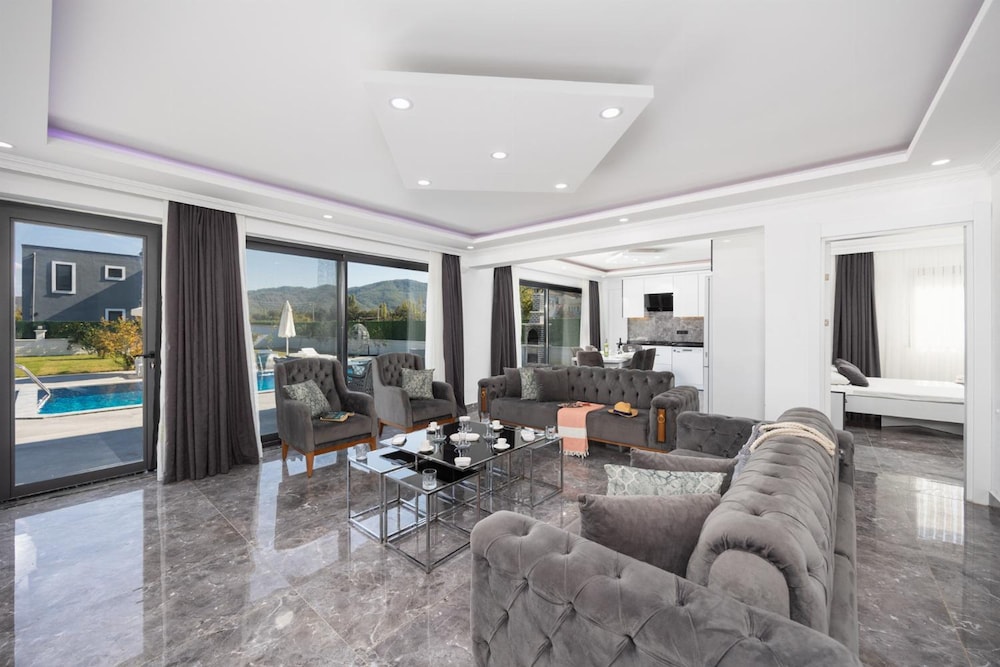 Villa Grand Yasar 4 With 4 Bedrooms and 4 Bathrooms
