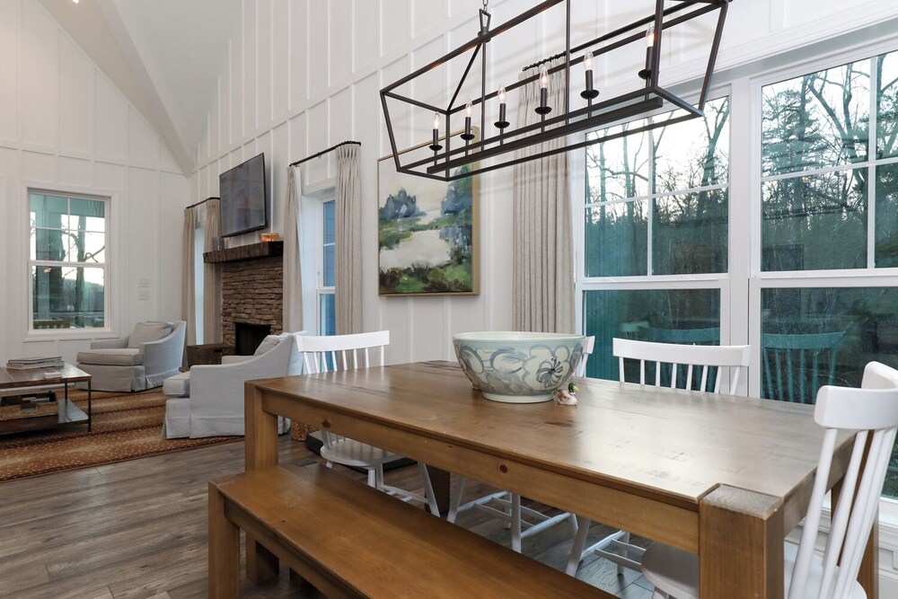 Scenic 4BR 2BA Lake Burton Home