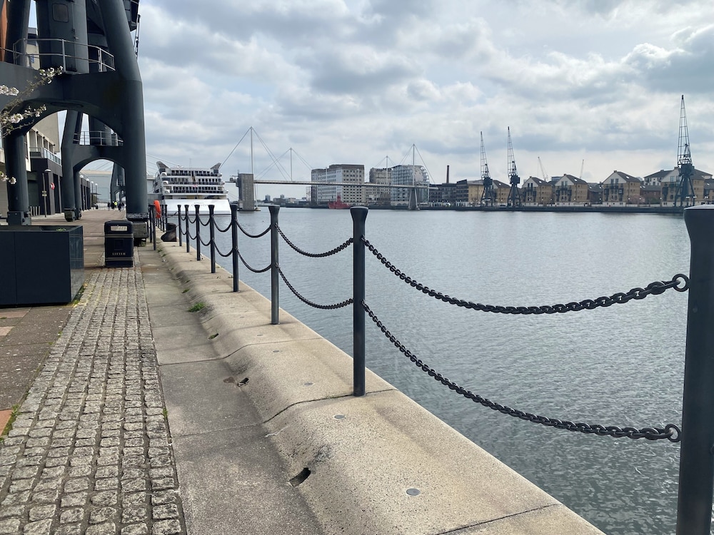 Cosy 3 bed Penthouse in Royal Docks London