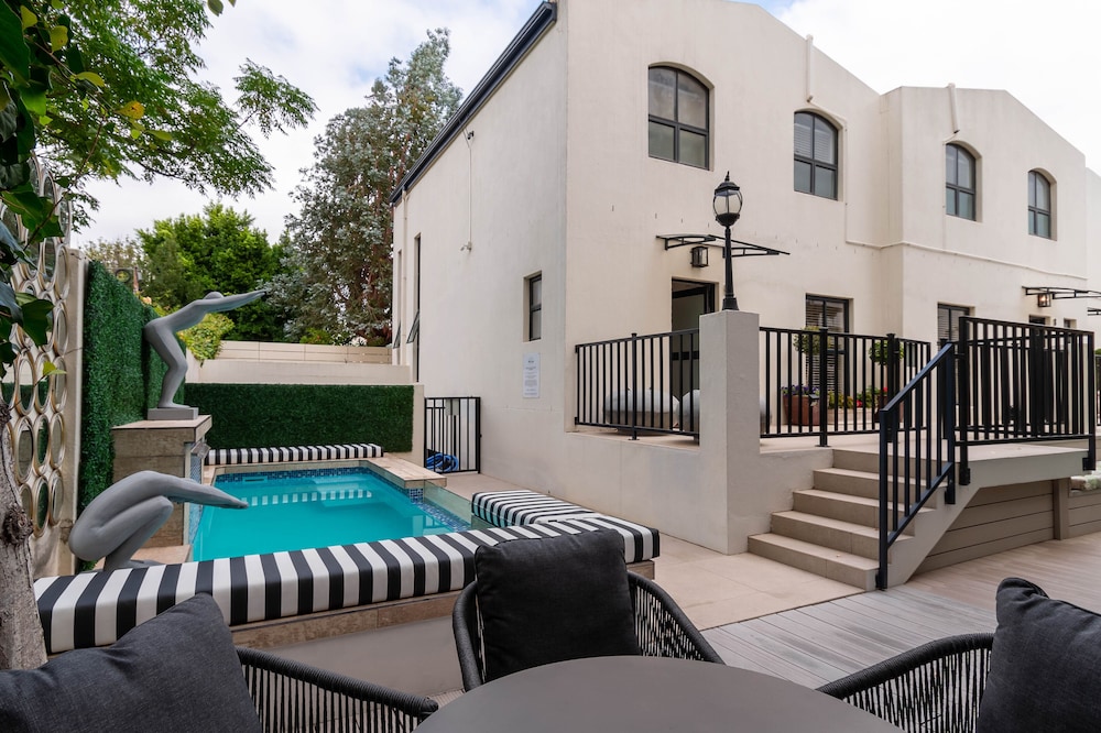The Ivy Apartments