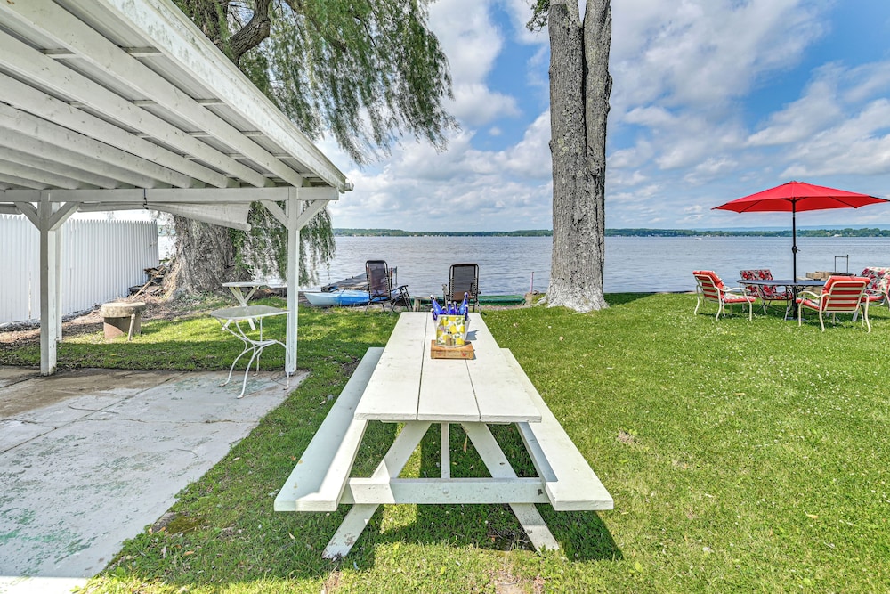 Dock + Kayak: Lakefront Gem on Saratoga Lake