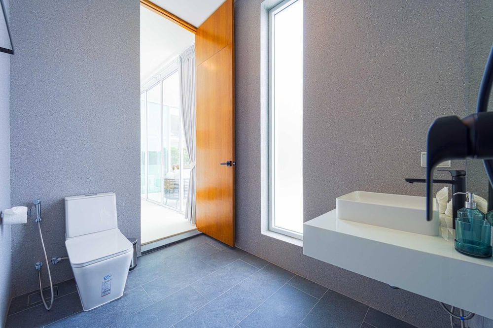 Modern 4 Bed Private Pool Villa KH-B6