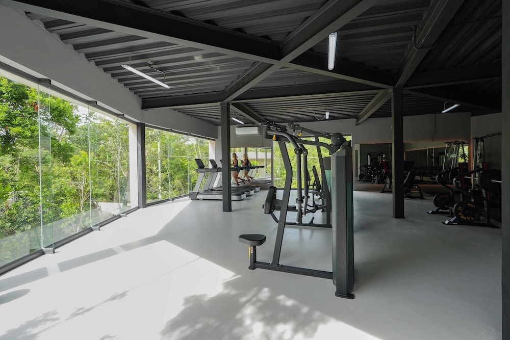 Beautiful Jungle Loft With Rooftop Pool and Gym