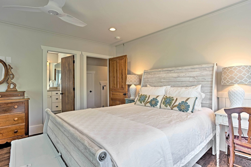 Spartanburg Vacations - Enchanting Tryon Home w/ Hot Tub  14 Mi to Tiec! - Property Image 3