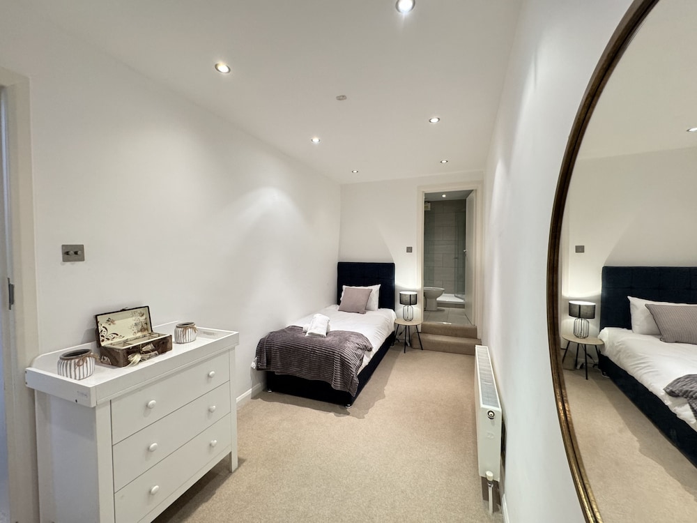 The Heart of Kensington Mews - Private House-Centrally Located-Great Transport