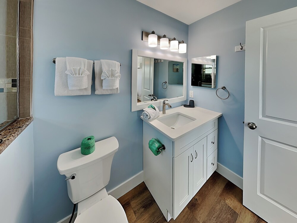 Noon Wave by Distinctive Beach Rentals