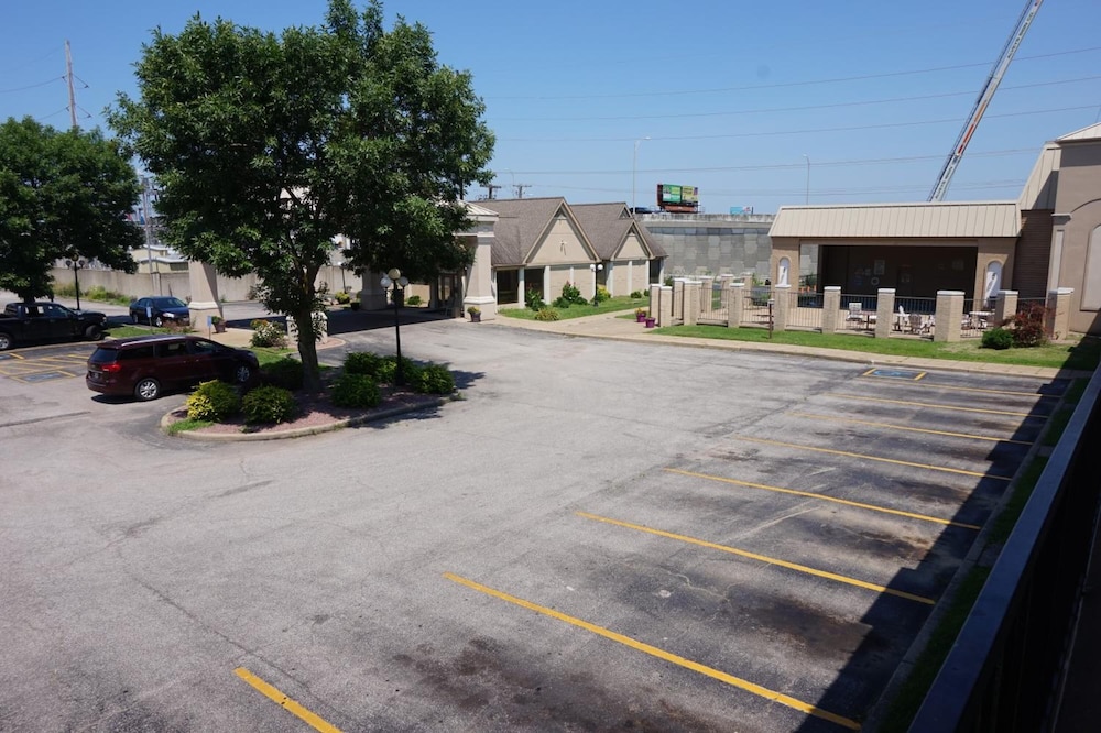 1 Life Studio and Suites