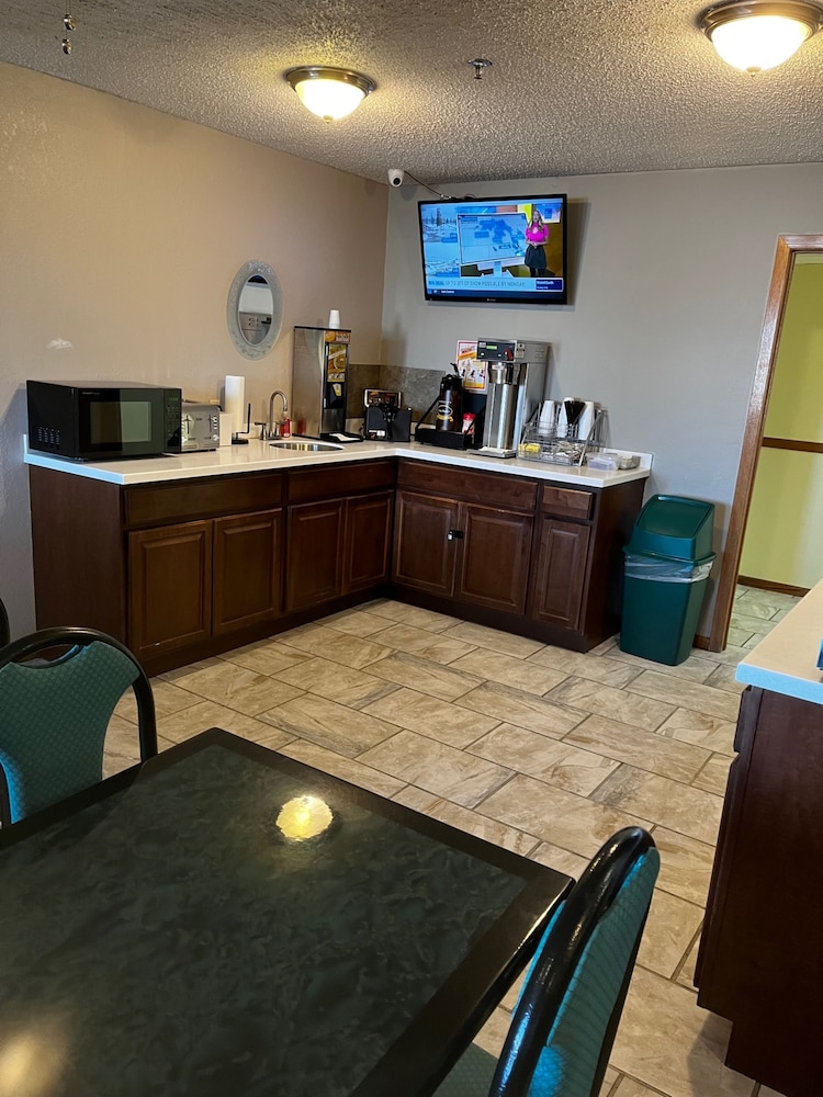 Super 8 by Wyndham Smithville/Kansas City