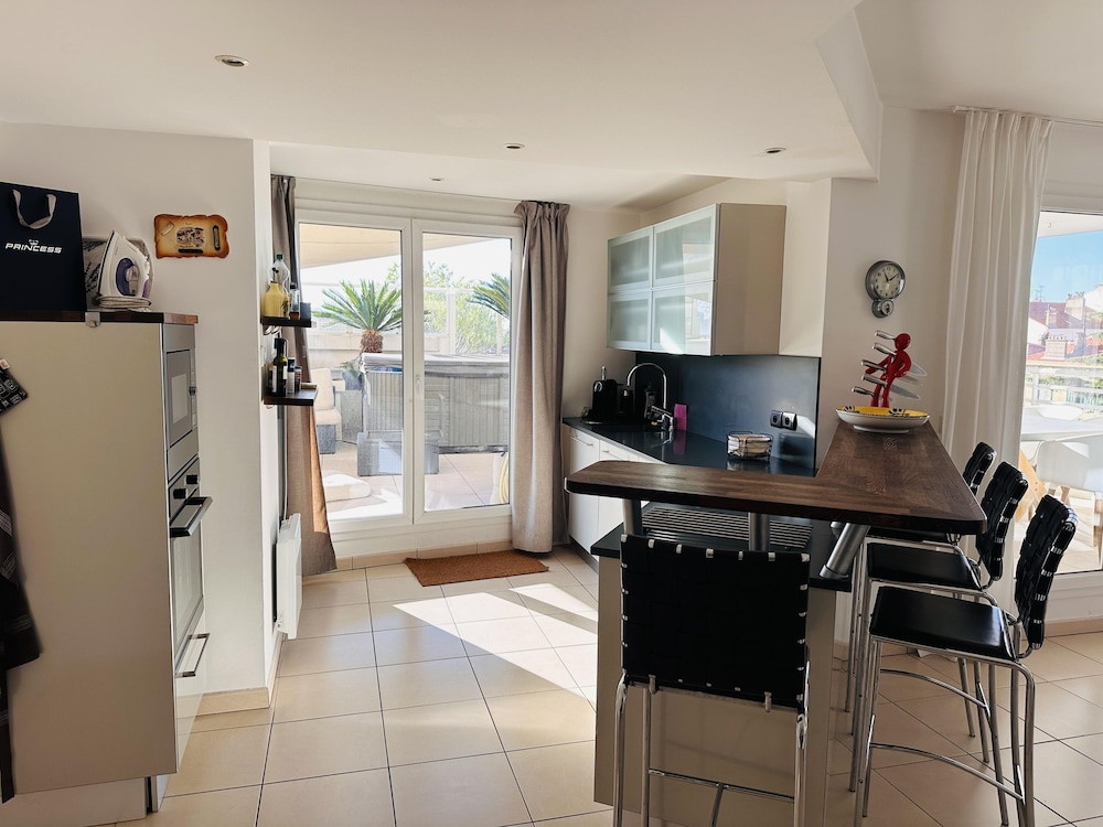 Superb Penthouse in Centre of Cannes Stunning Views Air-conditioning Internet Near the Palais - 532