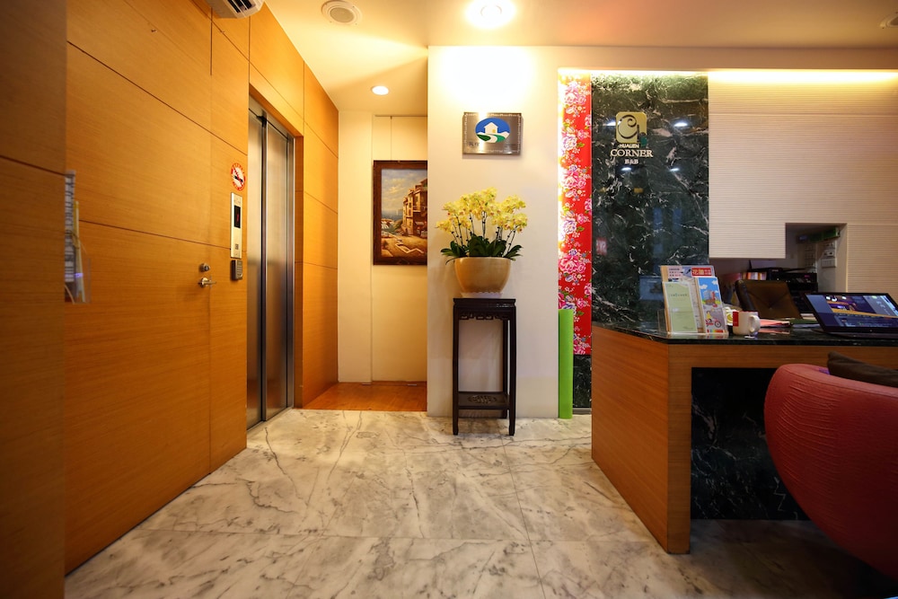 Corner B&B