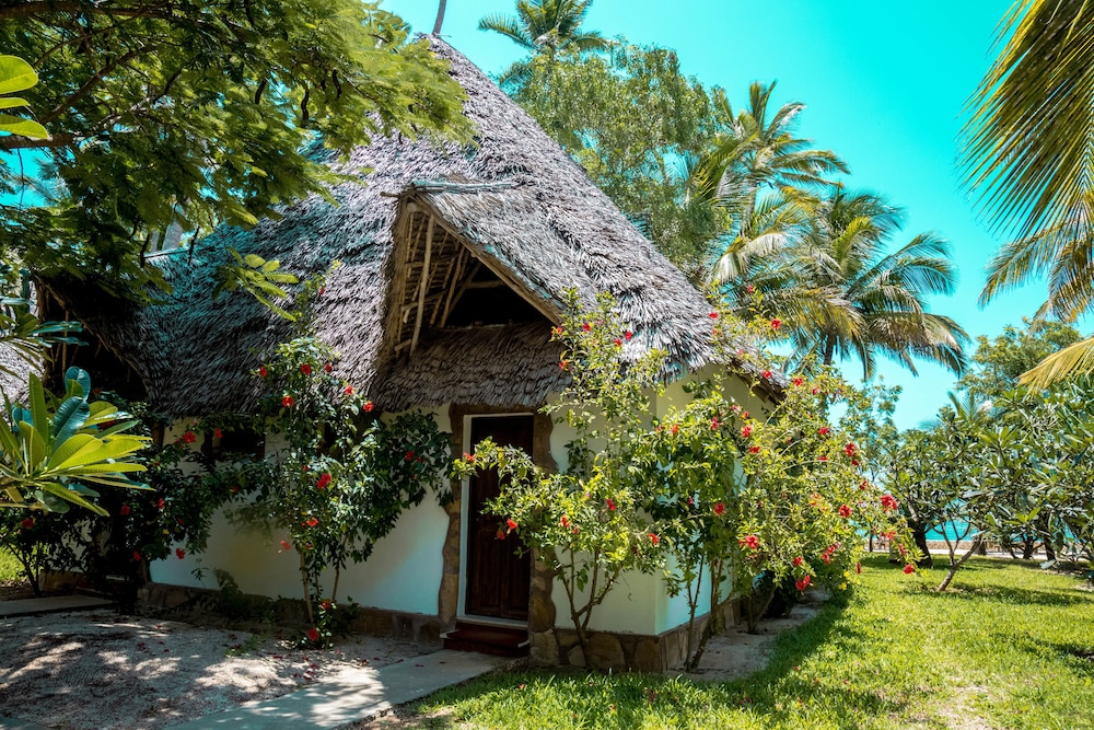 Uroa Bay Beach Resort