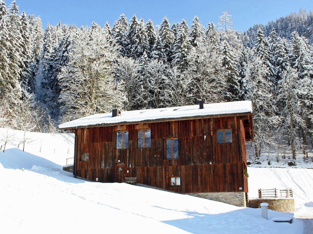 Grand Apartment in Mayrhofen With Infrared Sauna & Artistic Interiors