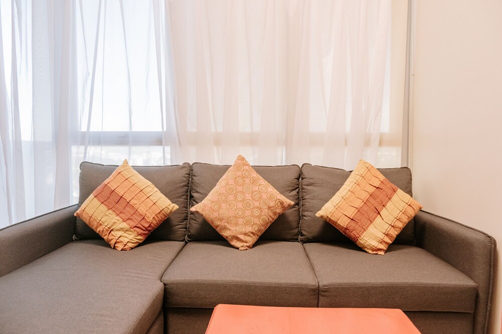 Spacious & Cozy Urban Oasis