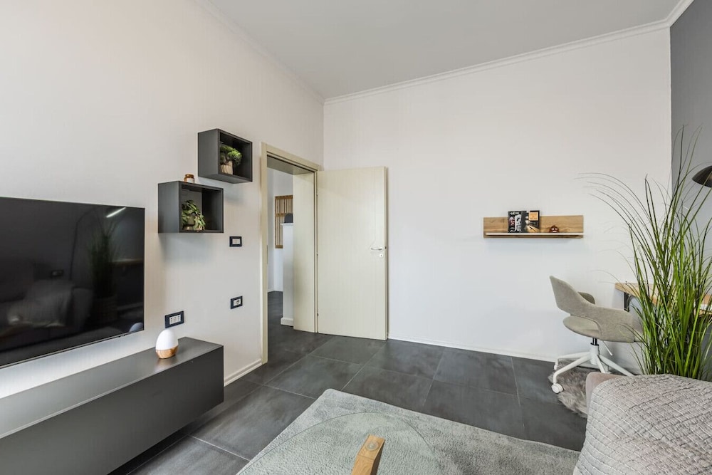 Modern Apartment With Scenic Views Earthy Vibes