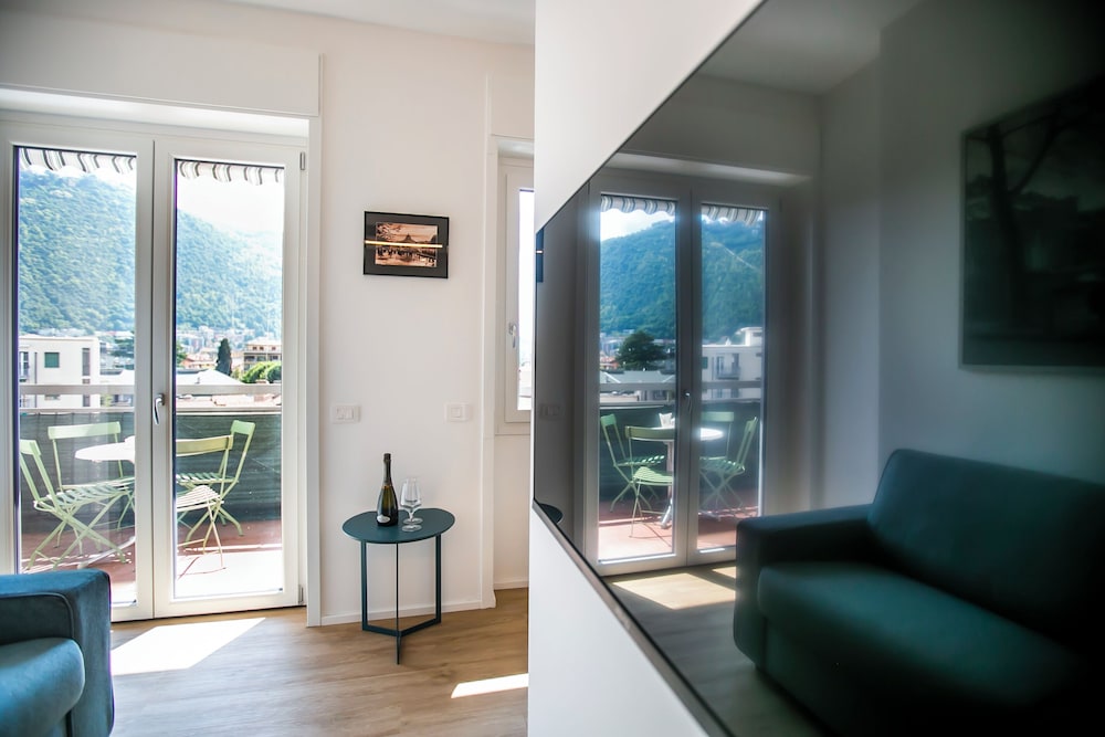 ComoLakeSuite
