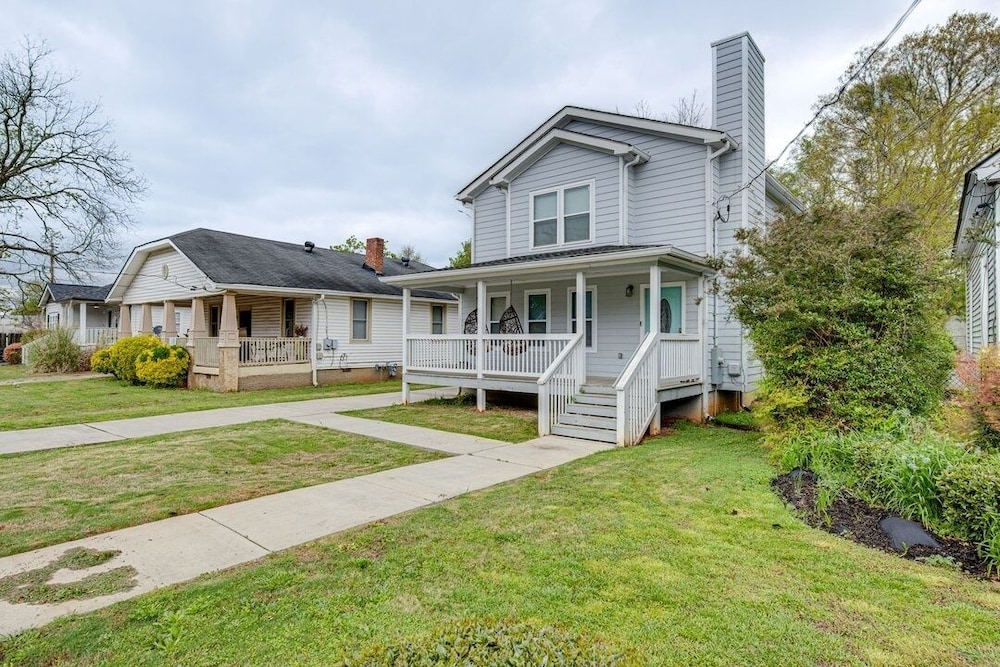 Spacious Family Retreat Near Airport 5 Bedroom Home
