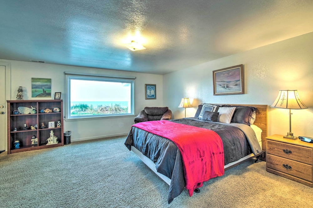 Cliffside Lighthouse Beach Home w/ Ocean View