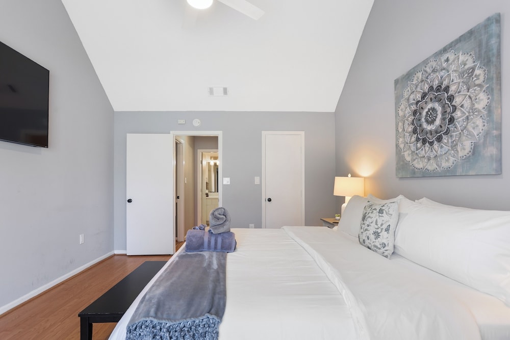 Adorable Bungalow Near Tybee Beach