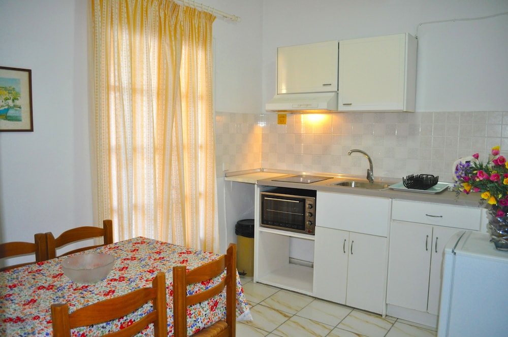 Agios Gordios Beach Holiday Apartments With Pool "maria"