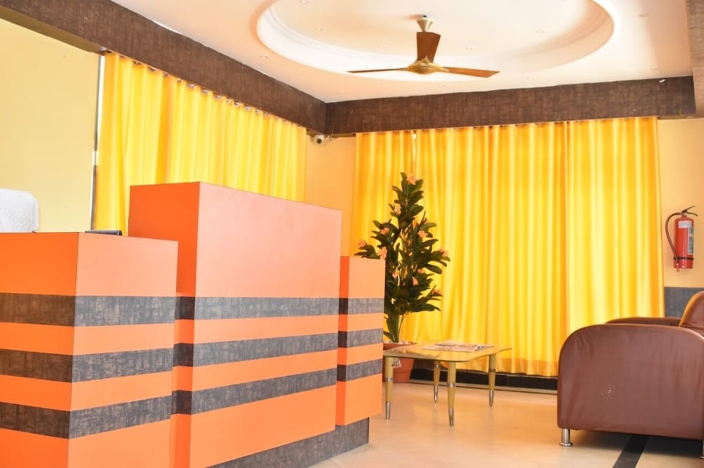 Lobby & Reception