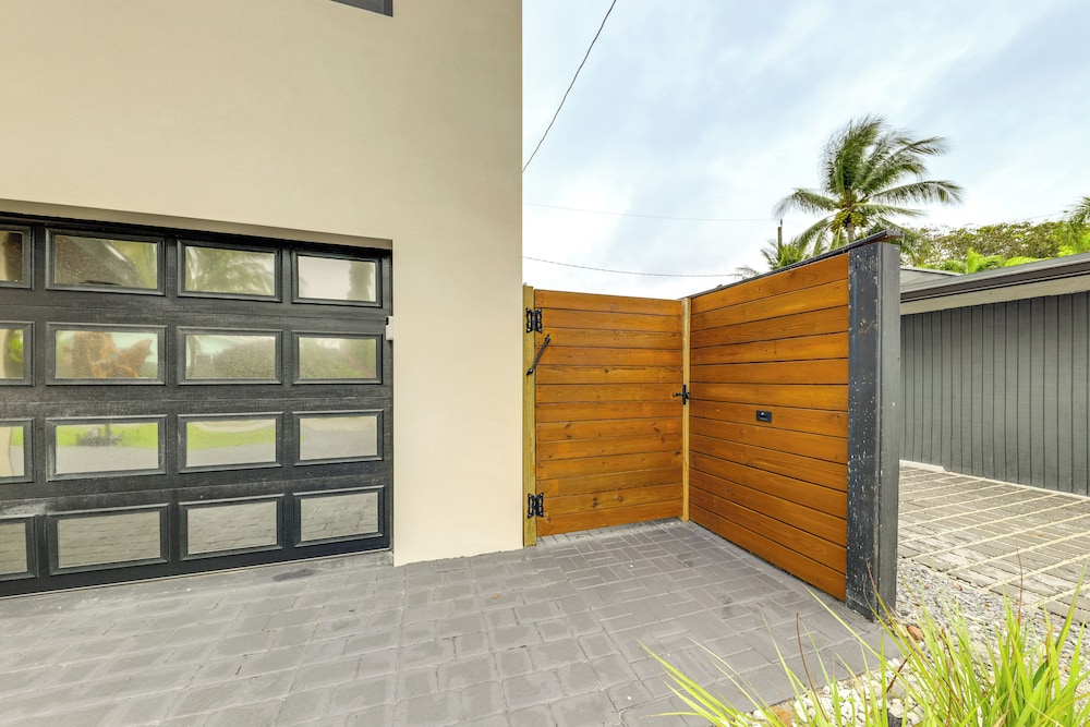 4 Mi to Beach: Modern Condo in Wilton Manors