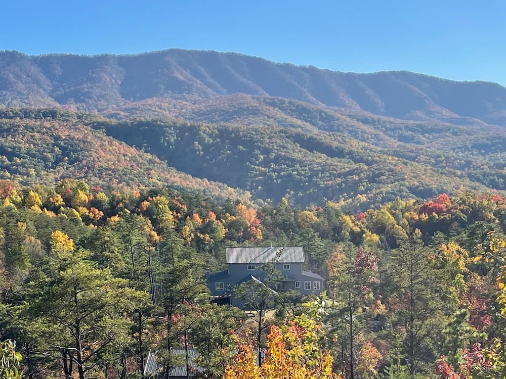 Sleeps12 Pet Friendly 2 Hottubs Views Full Kitchen