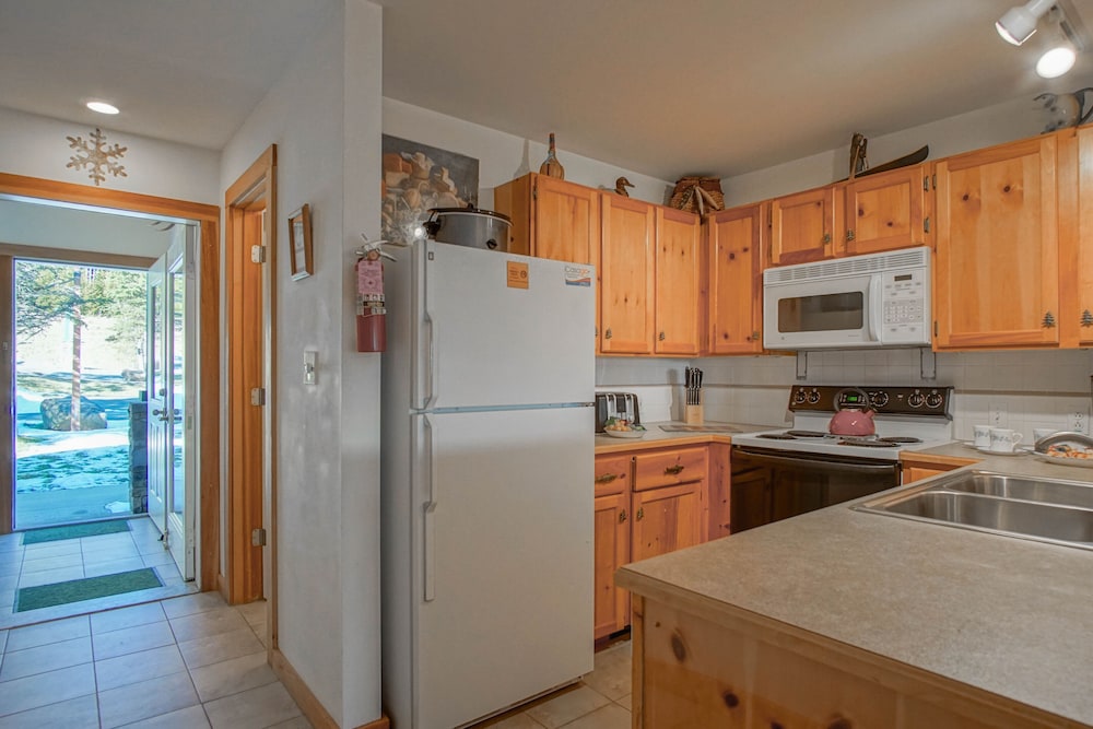 Camp 4 #2: 2 Bedrooms, 2.5 Baths: Slope Side, Gas Fireplace