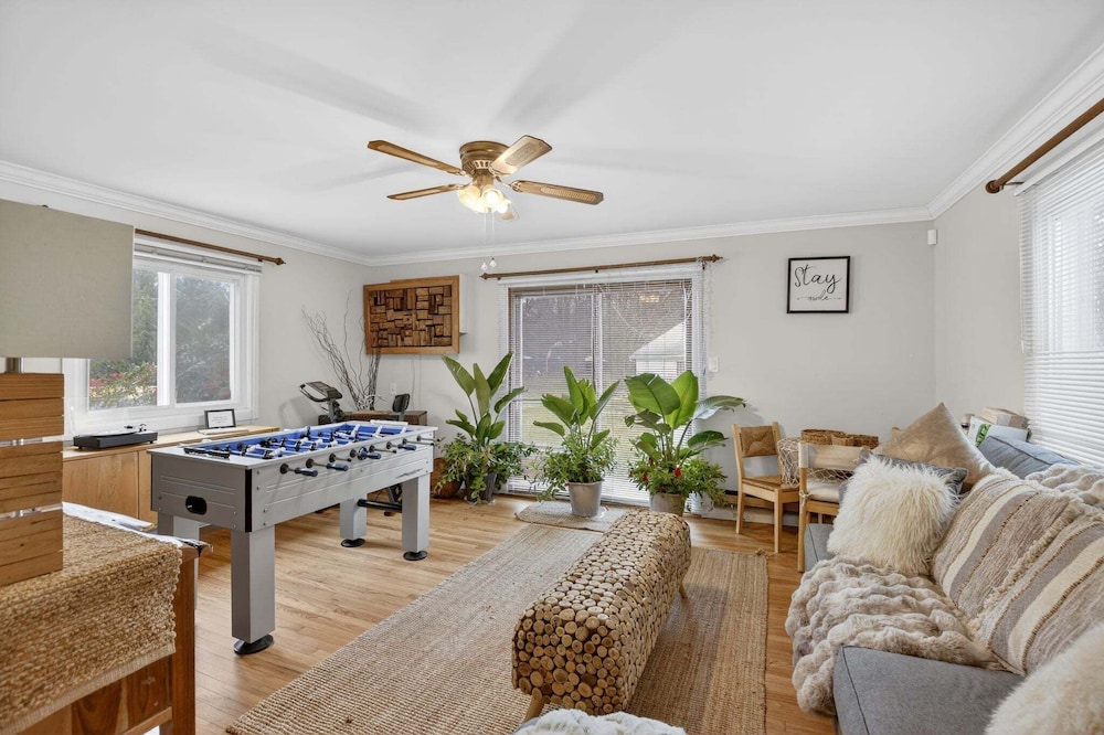 Elegant Home With Game Room Near Bwi 3 Bedroom Home